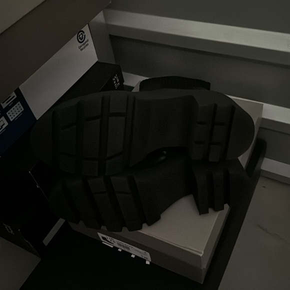 Bar III Versuz Lug-Sole Booties - Picture 4 of 7